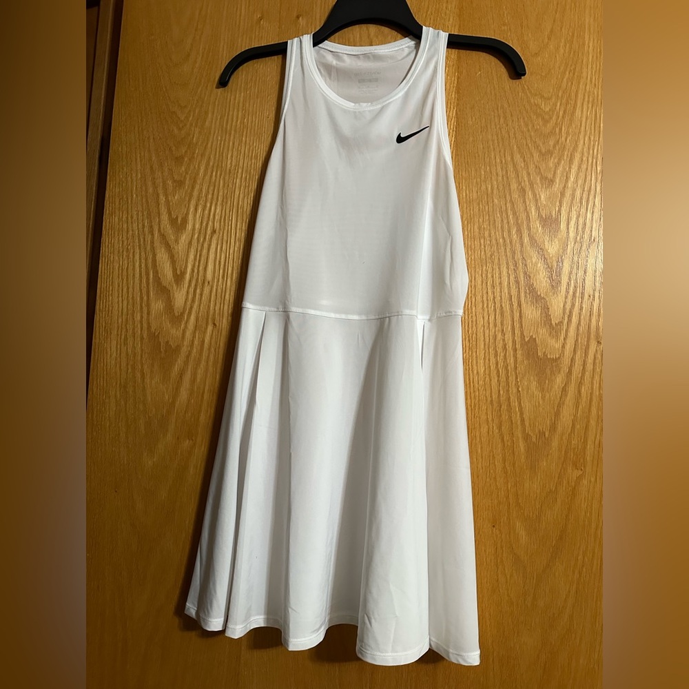 Beautiful White Nike Dress size Medium.